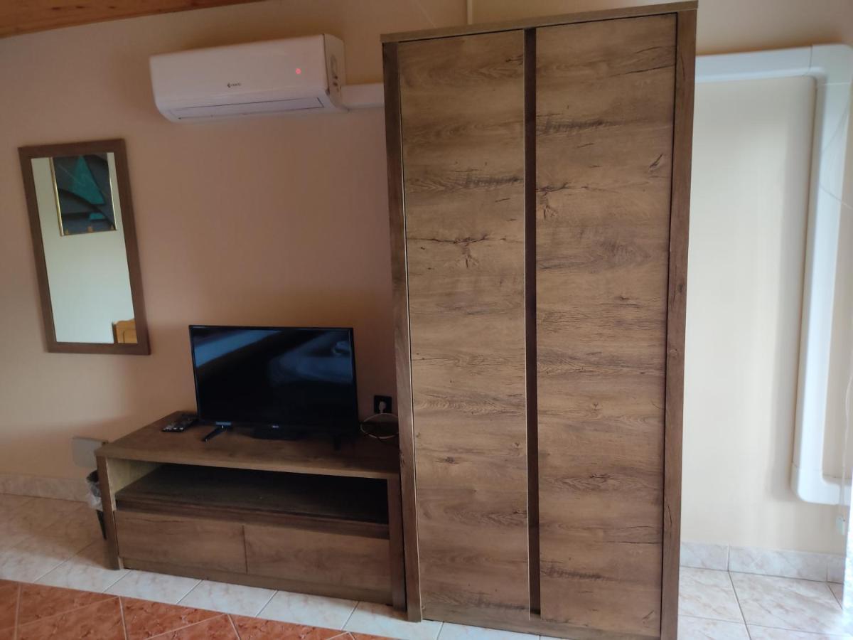 Отель Robitel Wellness Vendeghaz Veszprem-Gyulafiratot Экстерьер фото